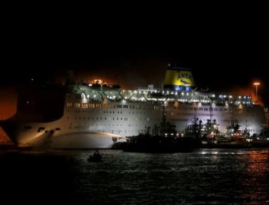 Για τρίτη μέρα μαίνεται η φωτιά στο «Ελευθέριος Βενιζέλος» - Παρά τις προσπάθειες της πυροσβεστικής (βίντεο)